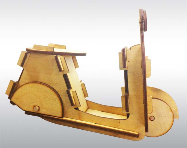 Gadget sagomato in omaggio in legno ad incastro