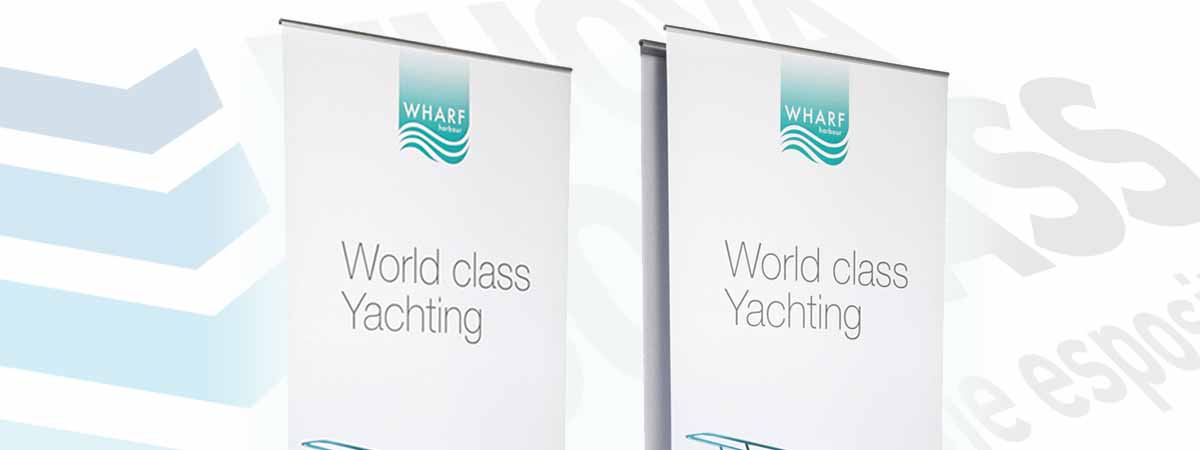 Roll-up con banner in PVC per fiere locali o promozioni aziendali